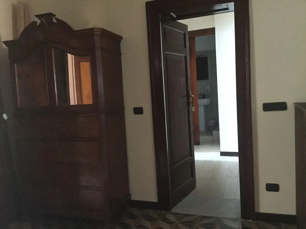מילאצו Marina Inn לינה וארוחת בוקר